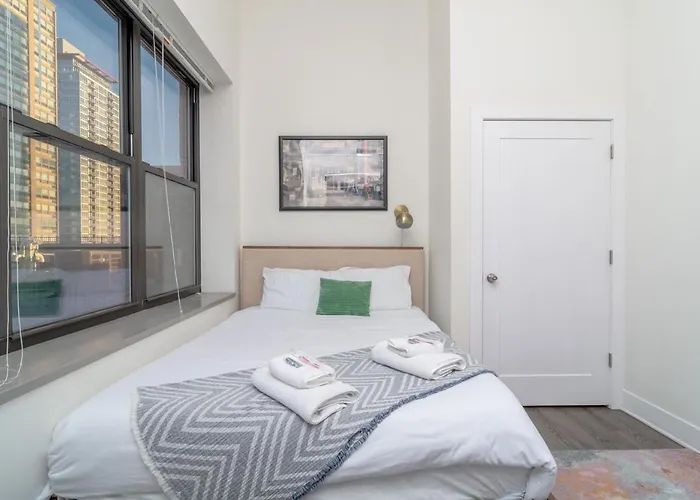 Mccormick Place 3br Luxury Penthouse Duplex With Personal Rooftop And Optional Parking For 8 Guests In South Loop *