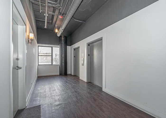Mccormick Place 3br Luxury Penthouse Duplex With Personal Rooftop And Optional Parking For 8 Guests In South Loop Chicago