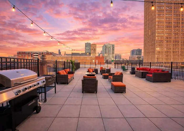 Mccormick Place 3br Luxury Penthouse Duplex With Personal Rooftop And Optional Parking For 8 Guests In South Loop Appartamento *