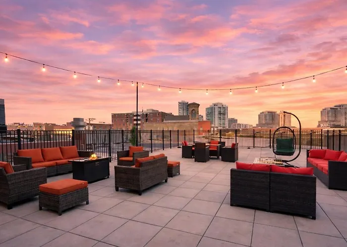 Mccormick Place 3br Luxury Penthouse Duplex With Personal Rooftop And Optional Parking For 8 Guests In South Loop Chicago
