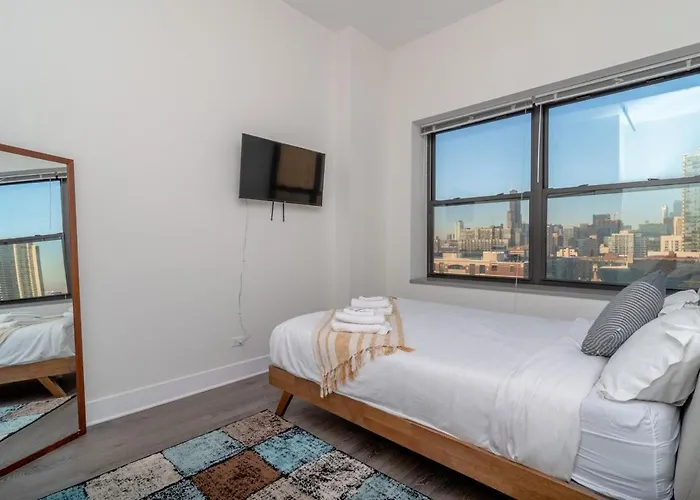 Mccormick Place 3br Luxury Penthouse Duplex With Personal Rooftop And Optional Parking For 8 Guests In South Loop Chicago