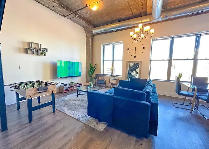 Mccormick Place 3br Luxury Penthouse Duplex With Personal Rooftop And Optional Parking For 8 Guests In South Loop *
